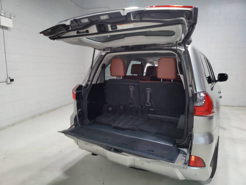 Selling used 2020 Lexus LX 570 Jeep Full Options